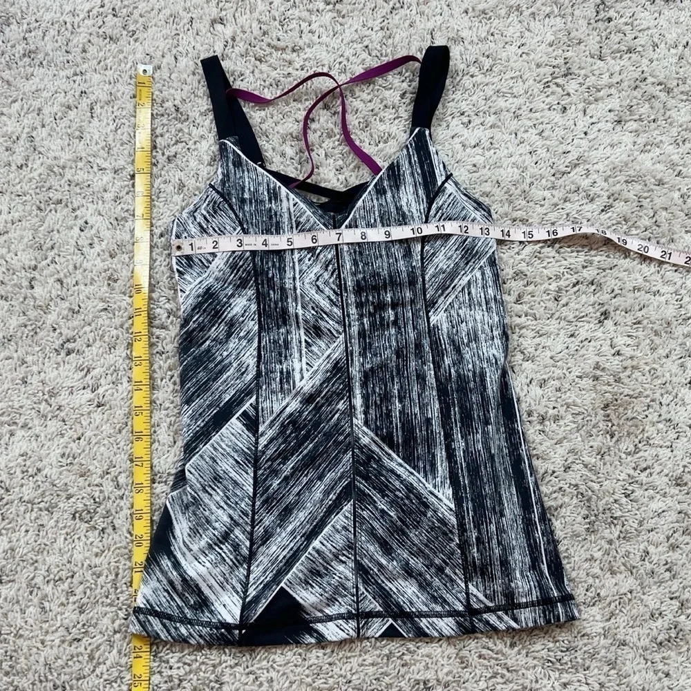 Lululemon Athletica Hot To Street Strappy V Neck Tank Top Black White 6 pullover